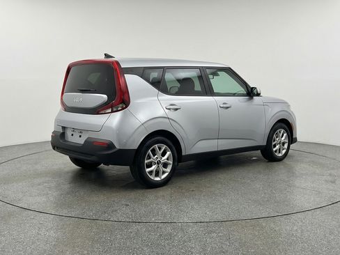 Used 2025 Kia Soul LX w/ LX Technology Package FWD image 9