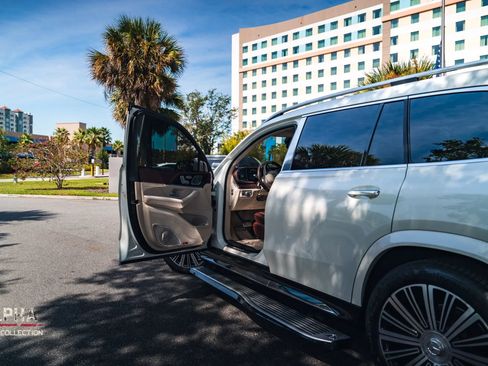 Used 2021 Mercedes-Benz Maybach GLS 600 4MATIC image 24