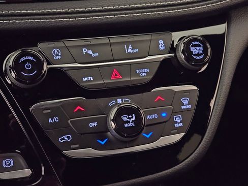 New 2026 Chrysler Pacifica Select FWD image 19