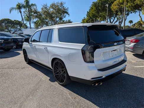 Used 2025 Chevrolet Suburban High Country image 10