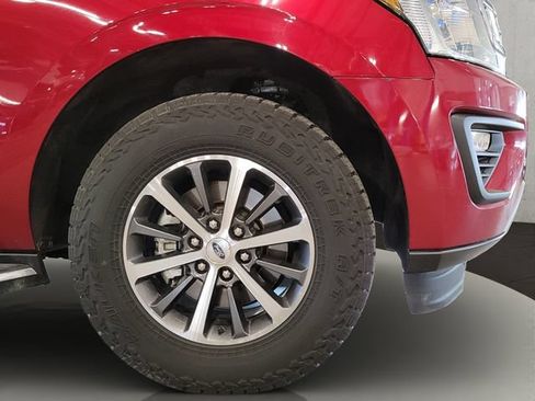 Used 2019 Ford Expedition XLT w/ Equipment Group 202A AWD/4WD image 34