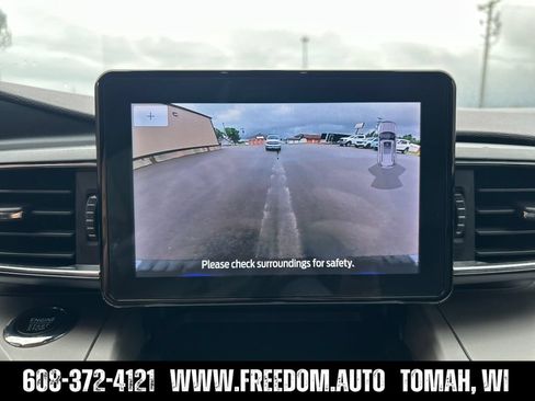 Used 2022 Ford Explorer XLT w/ Equipment Group 202A AWD/4WD image 22