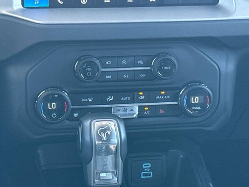 Used 2025 Ford Bronco Outer Banks AWD/4WD image 22
