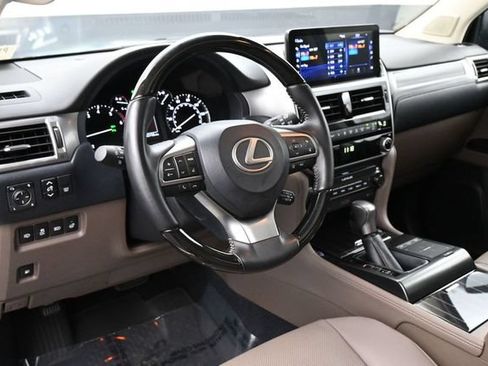 Used 2023 Lexus GX 460 Premium w/ Accessory Package AWD/4WD image 7