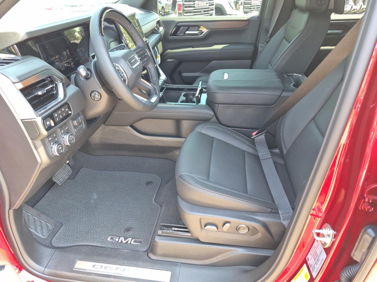 Used 2026 GMC Yukon Denali w/ Denali Reserve Package AWD/4WD image 9