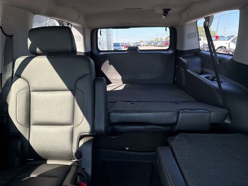 Used 2018 Chevrolet Suburban Premier image 21