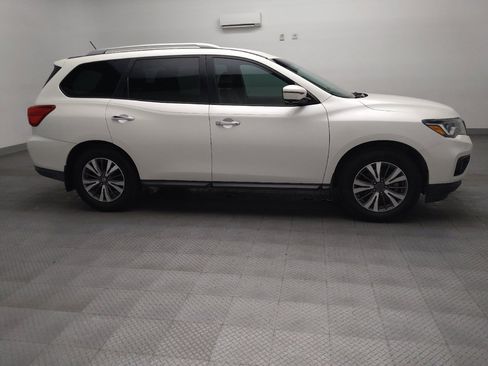 Used 2017 Nissan Pathfinder SL w/ Trailer Tow Package FWD image 11
