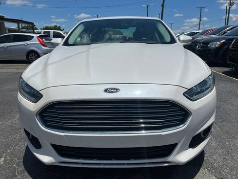 Used 2014 Ford Fusion SE w/ Equipment Group 202A FWD image 3