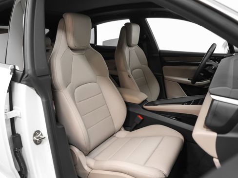 Certified 2025 Porsche Macan 4 Electric AWD/4WD image 23
