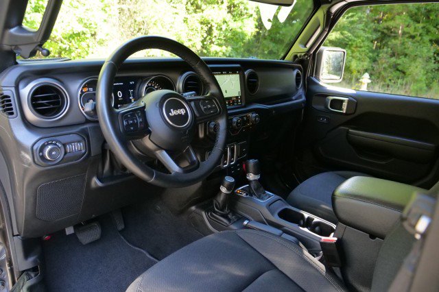 Used 2022 Jeep Wrangler Sport AWD/4WD image 24