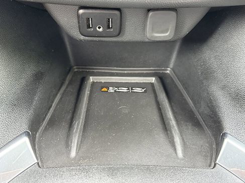 Used 2023 Chevrolet Traverse LT FWD image 27