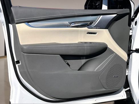 Used 2022 Cadillac XT5 Premium Luxury w/ Technology Package FWD image 18