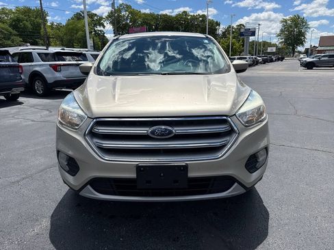 Used 2017 Ford Escape SE FWD image 3