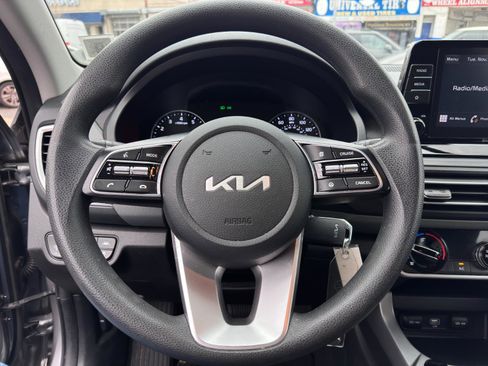 Used 2023 Kia Seltos LX image 17
