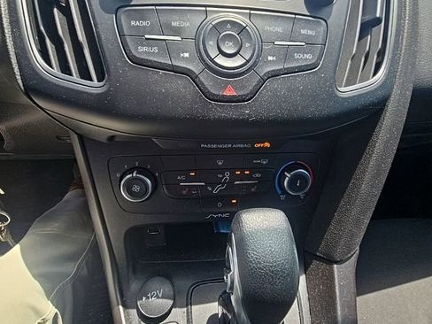 Used 2018 Ford Focus SE w/ Cold Weather Package FWD image 10