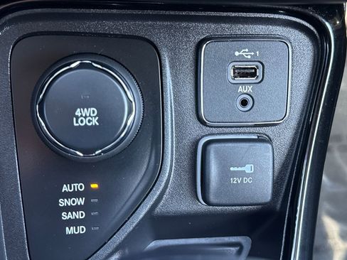 Used 2021 Jeep Compass Latitude w/ Sun and Sound Group AWD/4WD image 23
