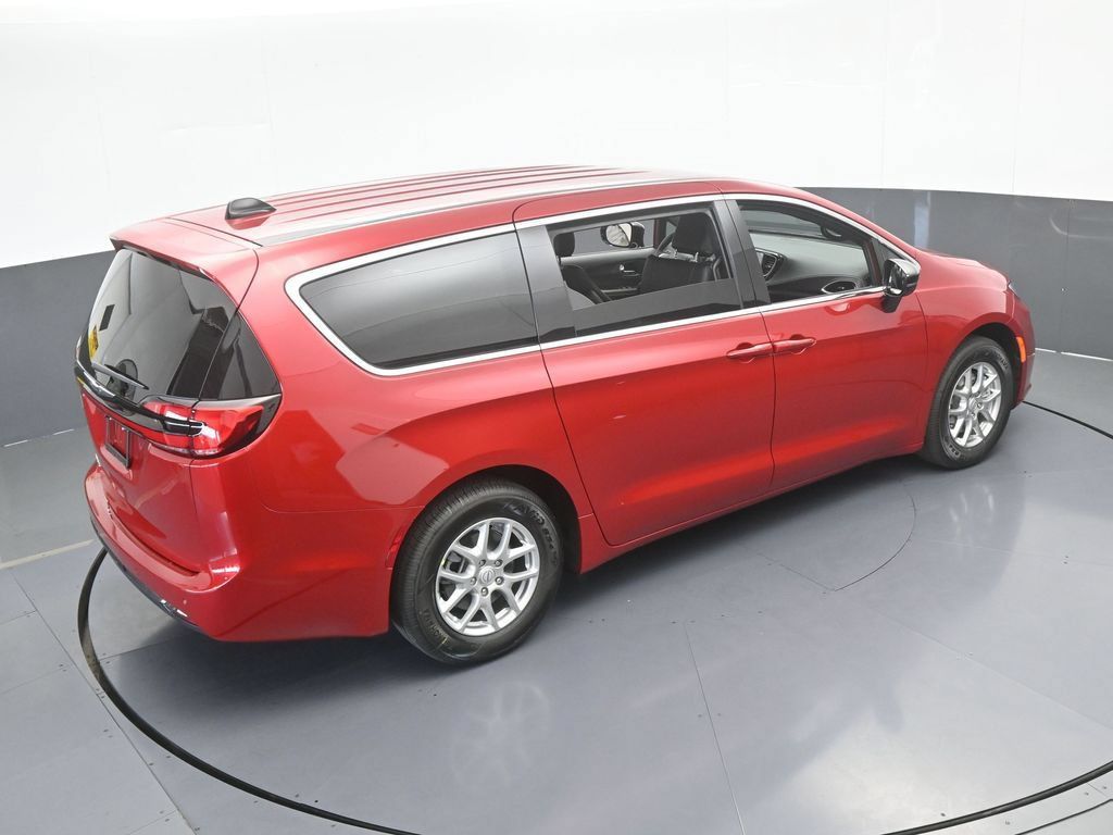 New 2026 Chrysler Pacifica Select FWD image 48