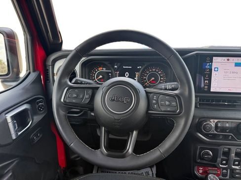 Used 2025 Jeep Wrangler Willys image 12