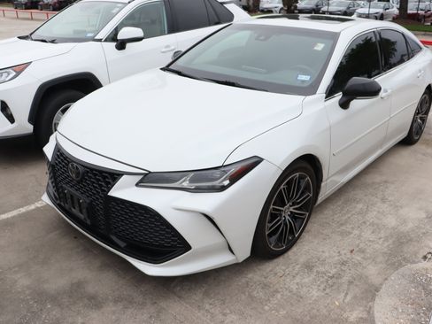 Used 2022 Toyota Avalon Touring FWD image 4