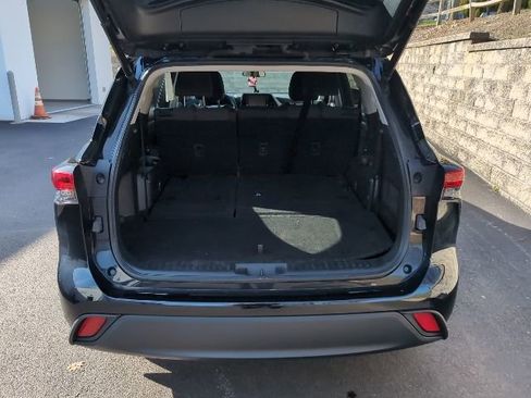 Used 2022 Toyota Highlander LE image 28