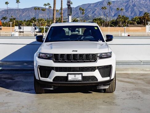 New 2026 Jeep Grand Cherokee Altitude image 3