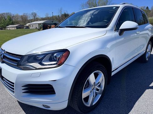 Used 2014 Volkswagen Touareg TDI AWD/4WD image 3