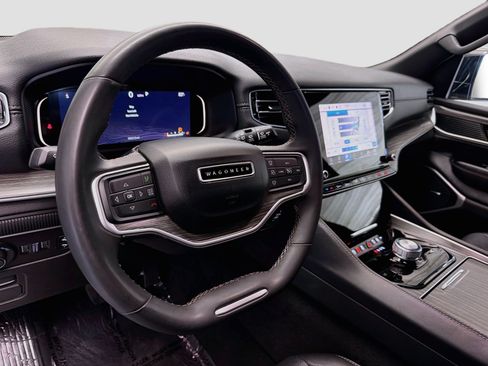 Used 2024 Jeep Wagoneer L Series II w/ Flexible Seating Group RWD image 7
