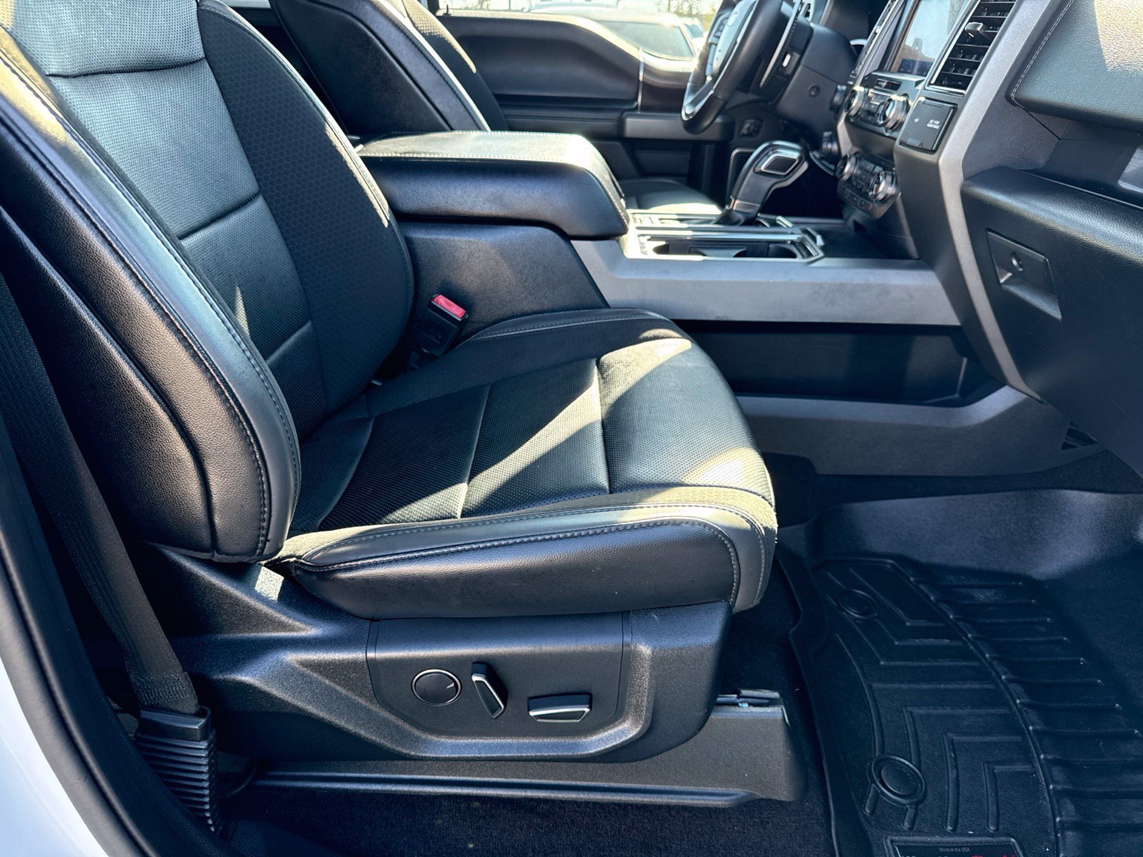 Used 2019 Ford F150 Raptor w/ Equipment Group 802A Luxury AWD/4WD image 24