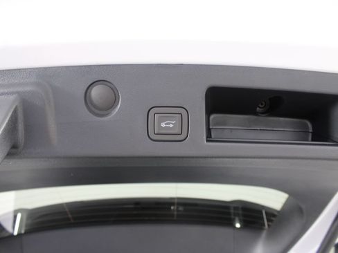 New 2027 Chevrolet Equinox LT w/ Convenience Package II FWD image 18