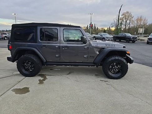 Used 2024 Jeep Wrangler Willys image 7