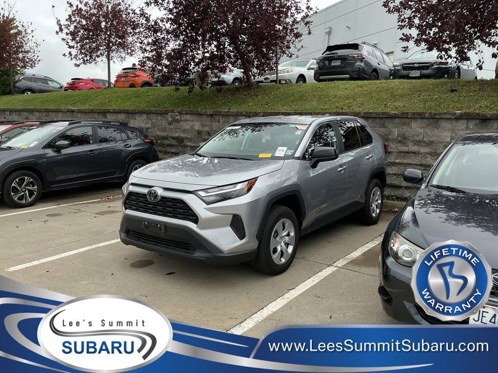 Used 2025 Toyota RAV4 LE AWD/4WD image 1