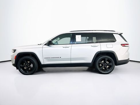 Used 2023 Jeep Grand Cherokee L Limited w/ Black Appearance Package image 4