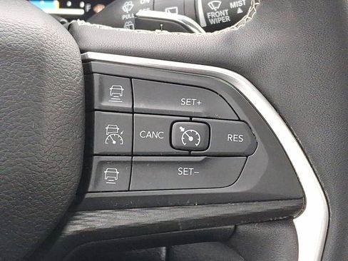 Used 2023 Jeep Grand Cherokee Altitude image 18