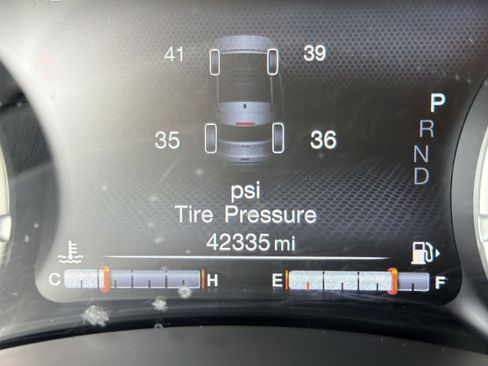 Used 2023 Jeep Renegade Latitude AWD/4WD image 19