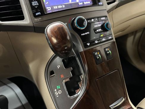 Used 2013 Toyota Venza XLE image 19