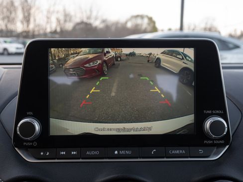 Used 2024 Nissan Sentra SV image 3