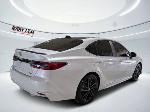 Used 2025 Toyota Camry XSE FWD image 3