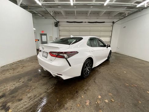 Used 2021 Toyota Camry SE image 6