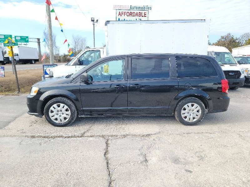 Used 2018 Dodge Grand Caravan SE w/ UConnect Hands-Free Group FWD image 4