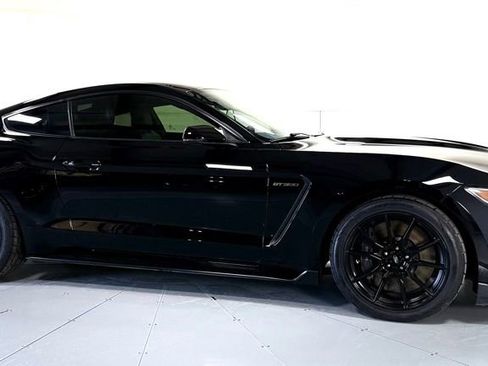 Used 2019 Ford Mustang Shelby GT350 w/ Technology Package RWD image 3
