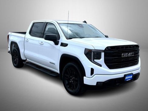 Certified 2022 GMC Sierra 1500 Elevation w/ LPO, Elevation Black Package AWD/4WD image 3