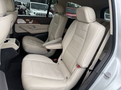 Used 2020 Mercedes-Benz GLS 450 4MATIC image 32