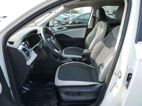 New 2025 Volkswagen Taos SE image 6