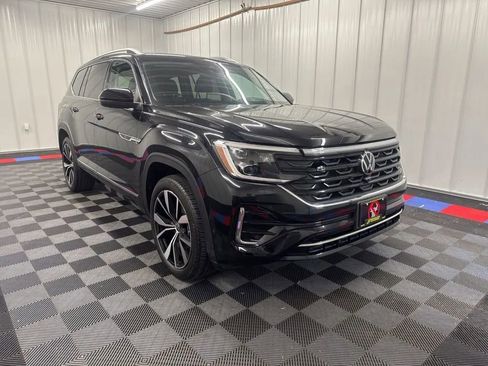 Used 2024 Volkswagen Atlas SEL Premium R-Line AWD/4WD image 2