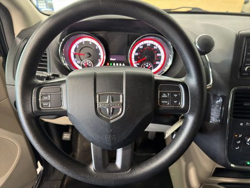 Used 2019 Dodge Grand Caravan SE FWD image 6