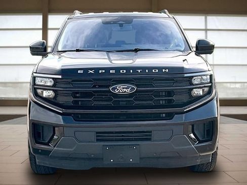 Used 2025 Ford Expedition Active AWD/4WD image 3