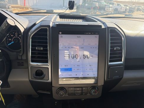 Used 2016 Ford F150 XLT image 11