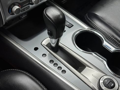 Used 2019 Nissan Pathfinder SL AWD/4WD image 39