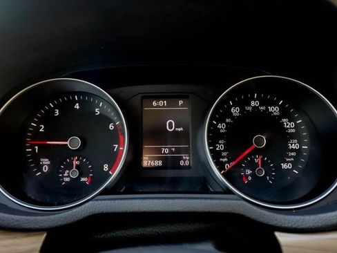 Used 2017 Volkswagen Passat 1.8T SE image 4