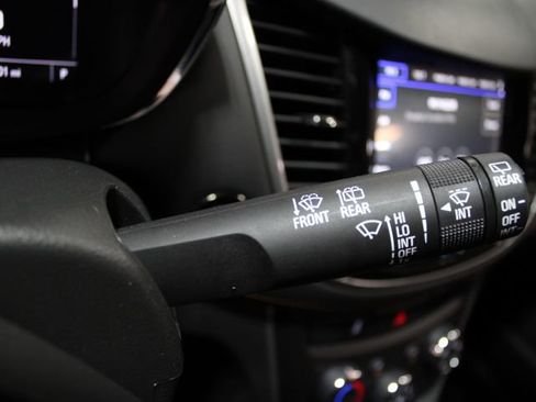 Used 2022 Chevrolet Trax LT w/ LT Convenience Package image 36